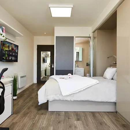 Student-only Premium Telephone House